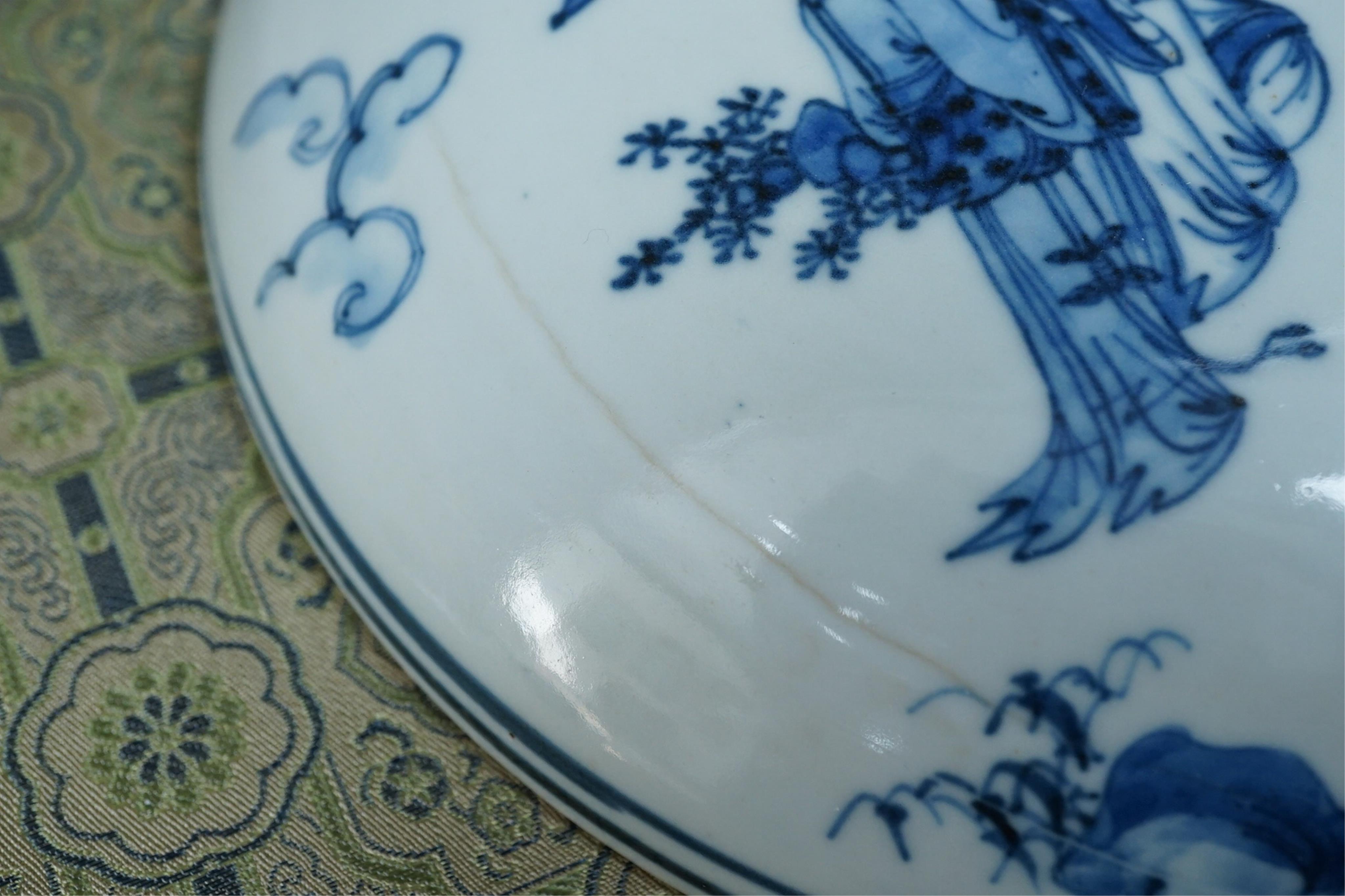 A Chinese blue and white cover for a box, early Kangxi period